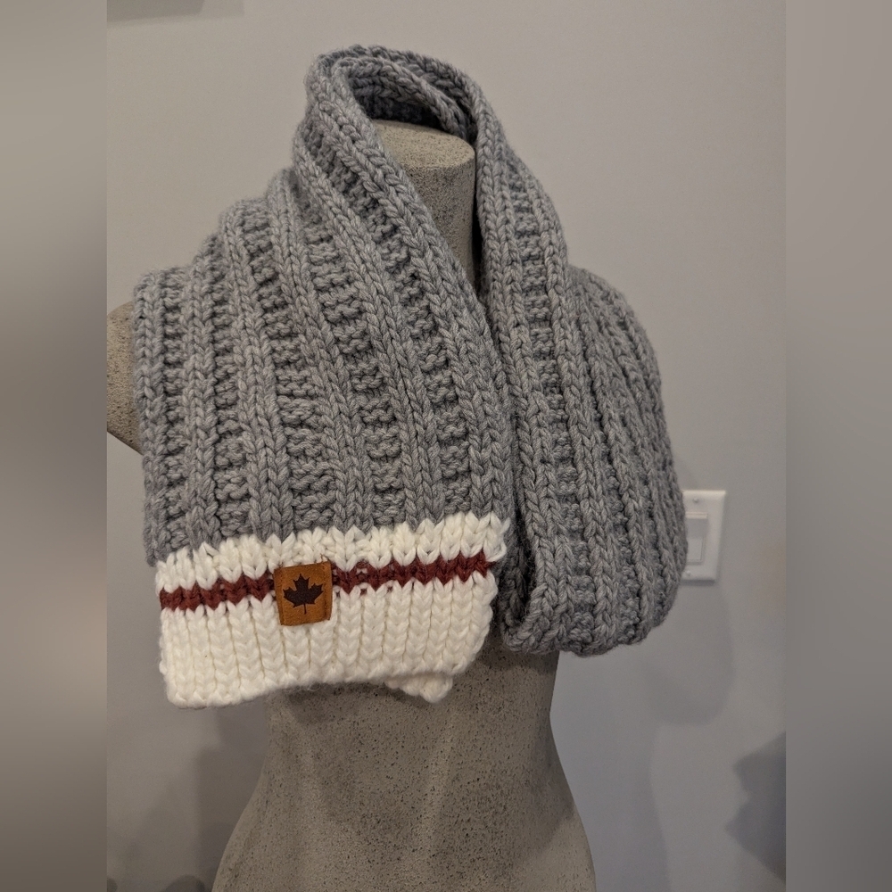 Cable Knit Gray Knit Gray Scarf by Canada Collection New!